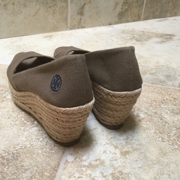 🎉Tory Burch Wedges!!! - Picture 4 of 4
